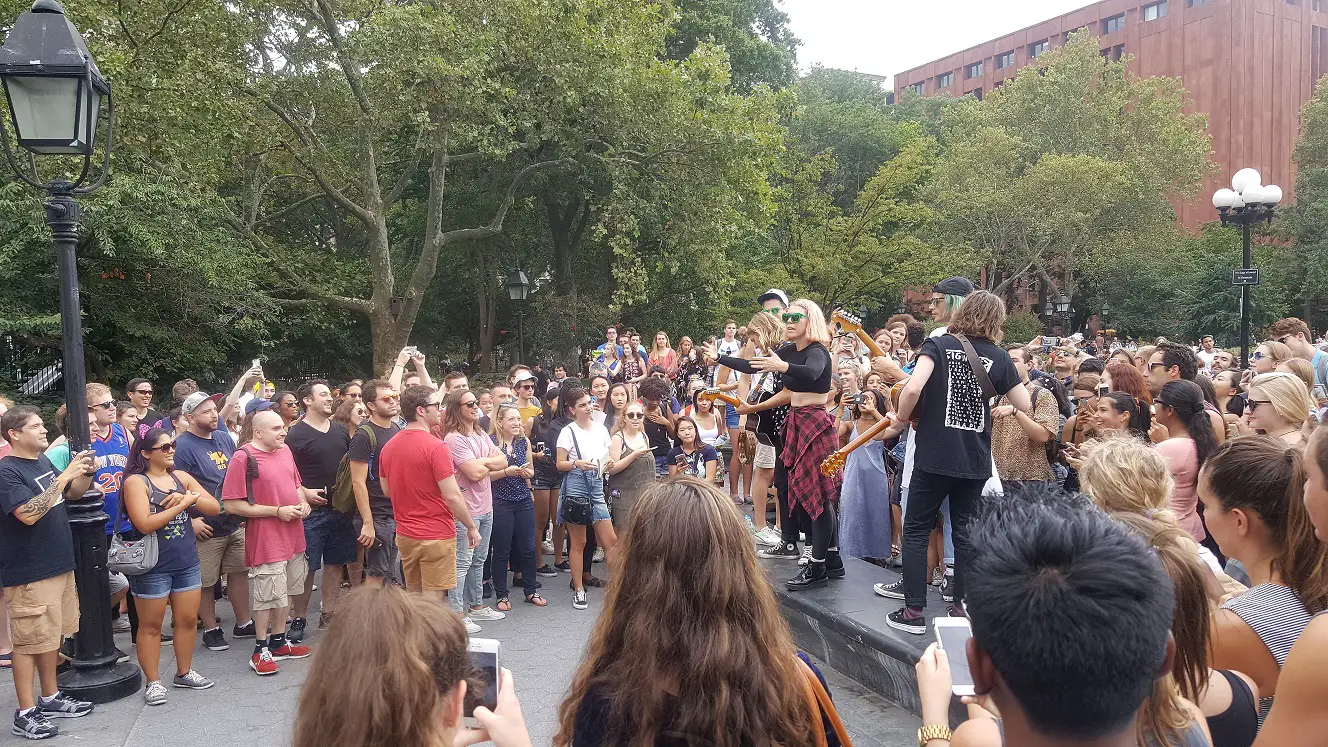 Grouplove in NYC's Washington Square Park, 9/9/2016 © Kelly Wynne