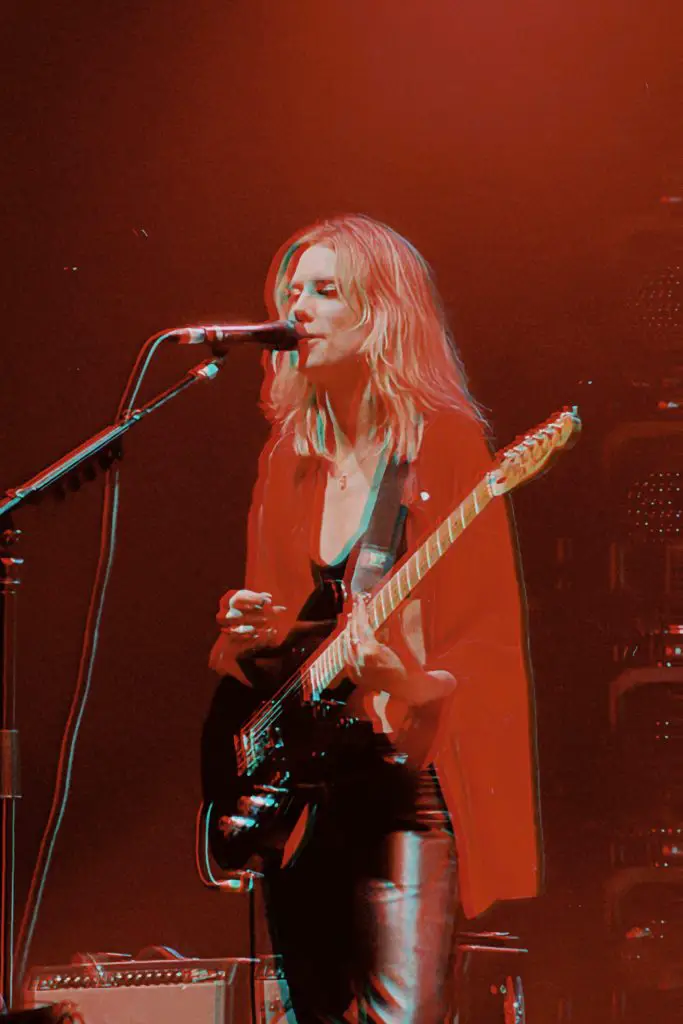 Ellie Roswell of Wolf Alice at The Wiltern in Los Angeles © Nic Nichols