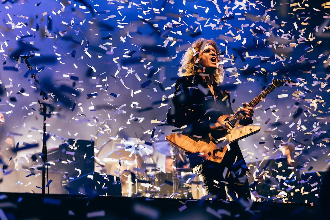 The Killers' Dave Keuning in a flurry of confetti © Chris Phelps