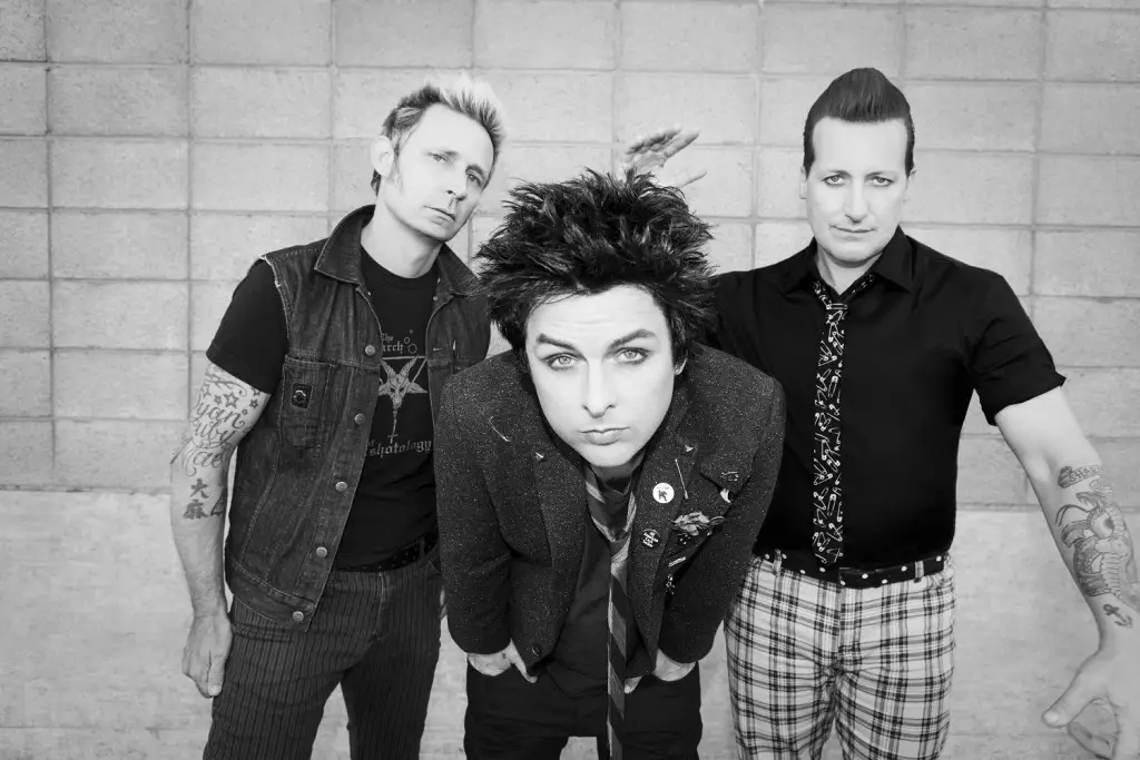 review-green-day-return-to-peak-form-on-revolution-radio-atwood-magazine