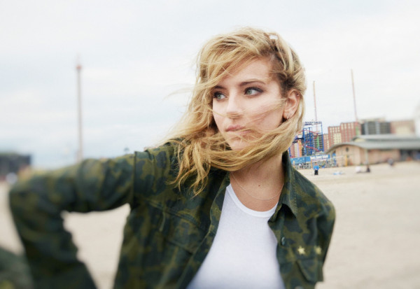 Hailey Knox © Shervin Lainez