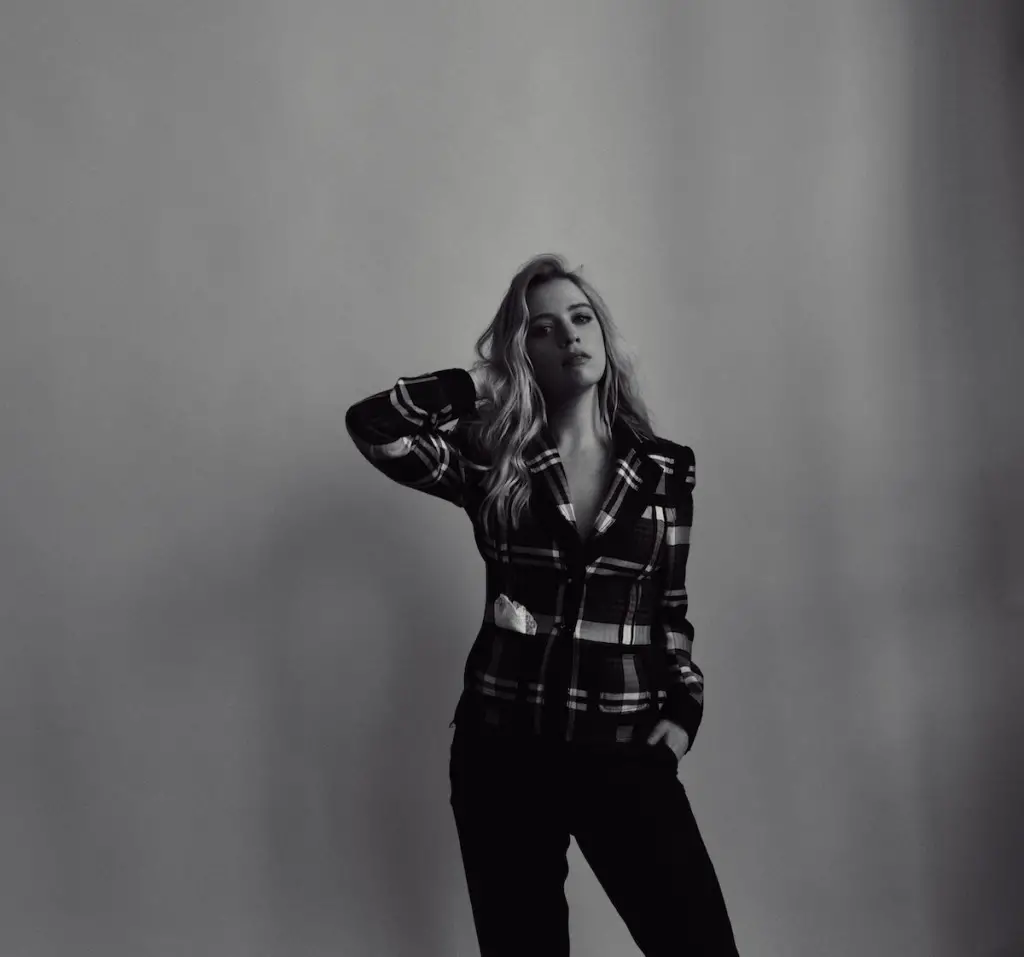 The Spiritual Release of Alexz Johnson's Fresh, Raw "Weight" Atwood