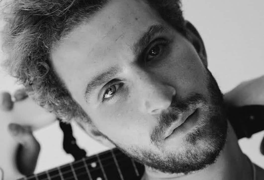 Two Feet © Republic Records