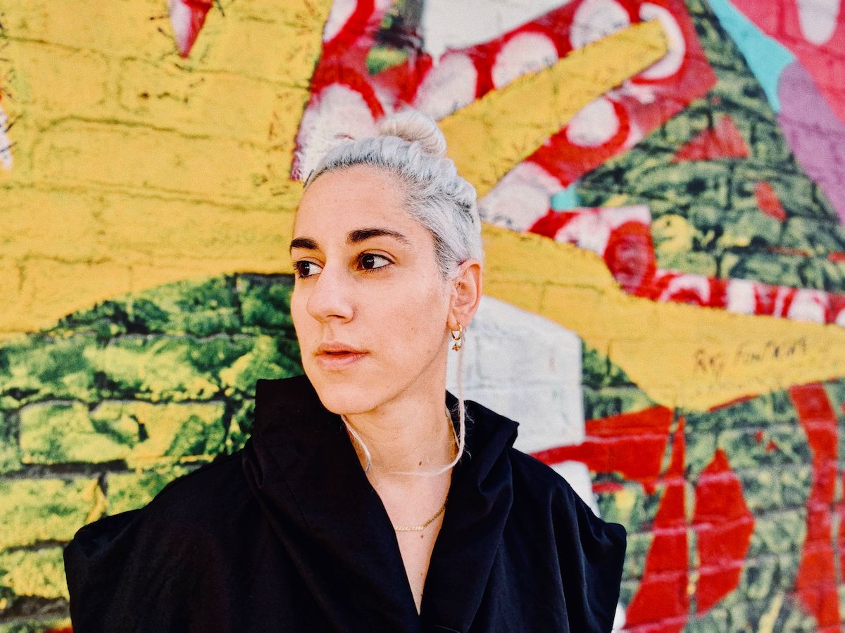 The Roni Track-by-Track: NYC's R O N I Captivates with Sleek & Seductive 'Crown ...