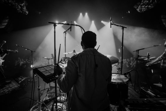 Marcos Valles on stage with Noah Kahan at Emo’s in Austin, Tx. on Sept. 21, 2019. (Photo: Nolan Knight)
