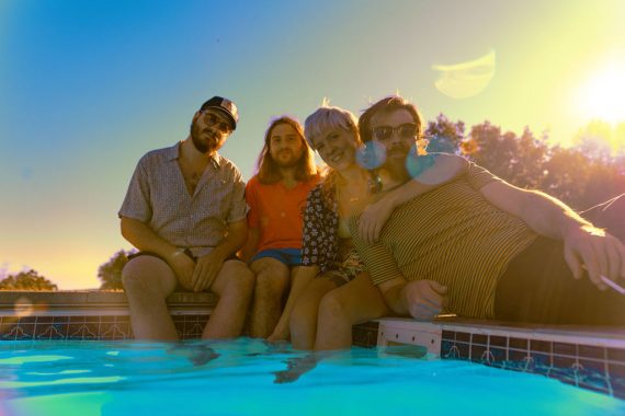 Clever Girls © Kay Dargin