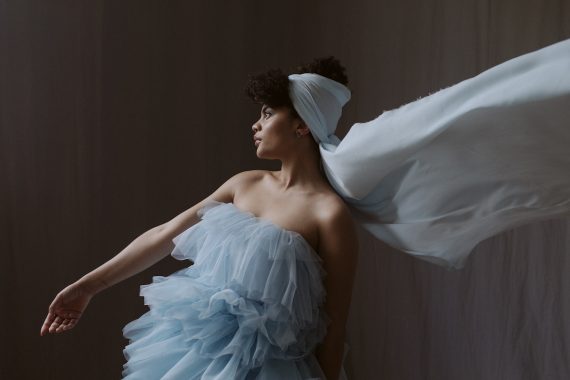 Estère © Bayly & Moore