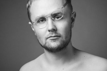 Hands Down © Fredrik Stål