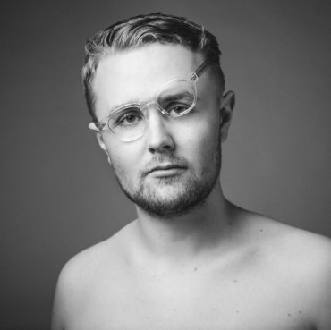 Hands Down © Fredrik Stål