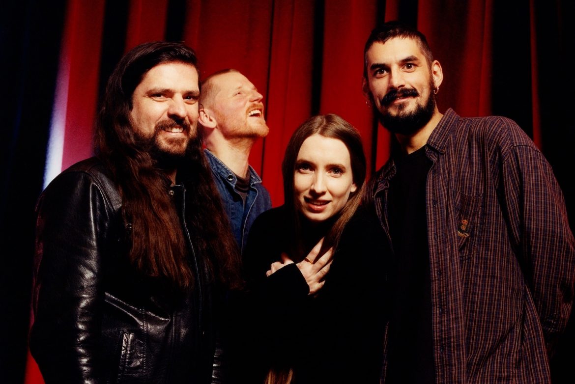 Dry Cleaning © Steve Gullick