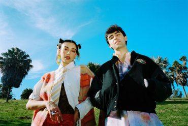 BETWEEN FRIENDS © Elizabeth Miranda