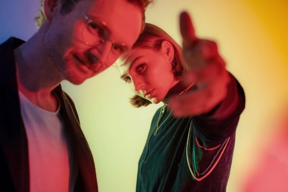 upsidedownhead & Clea © Alex Bennison