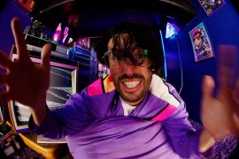 Get Your Feet Wet - MAUMAUMAU © Jack Dytrych