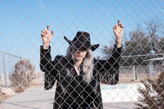 DEVORA © Evan Webb