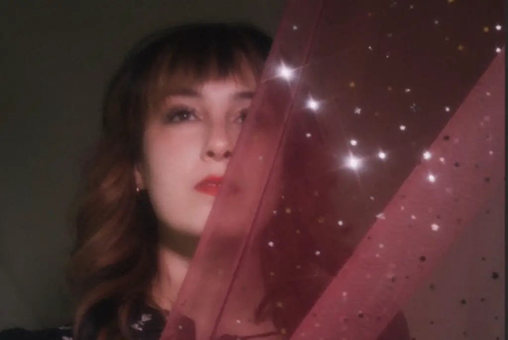 Today’s Song: Clea Anaïs Explores Grief & Love in Beautifully Bittersweet “Stars Still Dying”