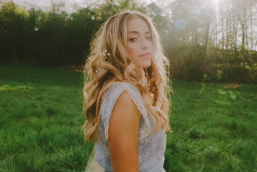 Today’s Song: Brynn Cartelli Shines with Dreamy Pop Anthem “Gemini”