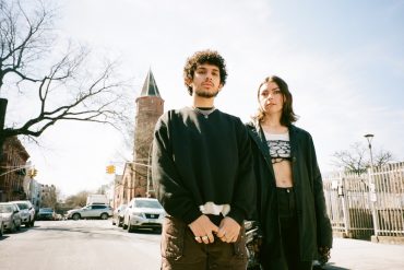 Richie Quake & Anna Shoemaker "Crawl" © Jesse De Florio