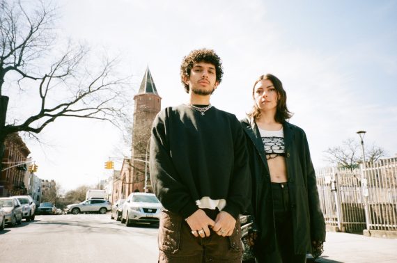 Richie Quake & Anna Shoemaker "Crawl" © Jesse De Florio