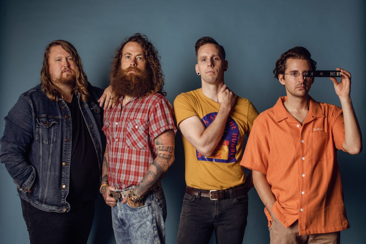 Me Like Bees © 2022