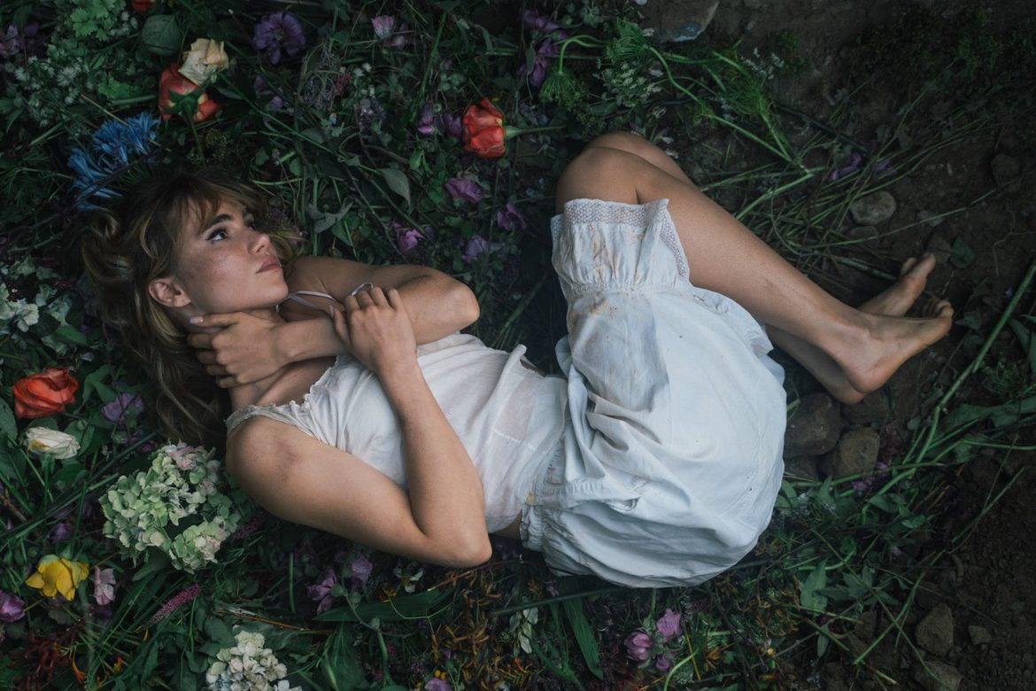 Suki Waterhouse "Nostalgia" © Émilie Richard-Froozan