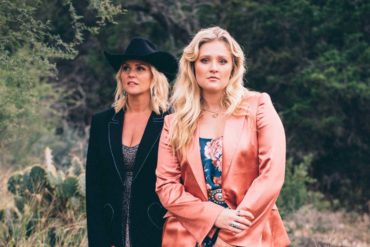 Cliffs + Caves © Kirby Trapolino