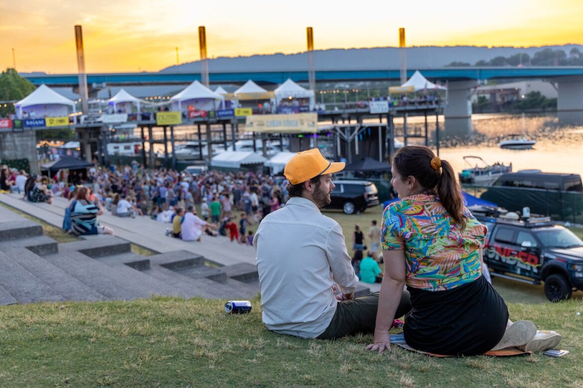 Riverbend Festival 2023 crowd © Zoe Elizabeth Media