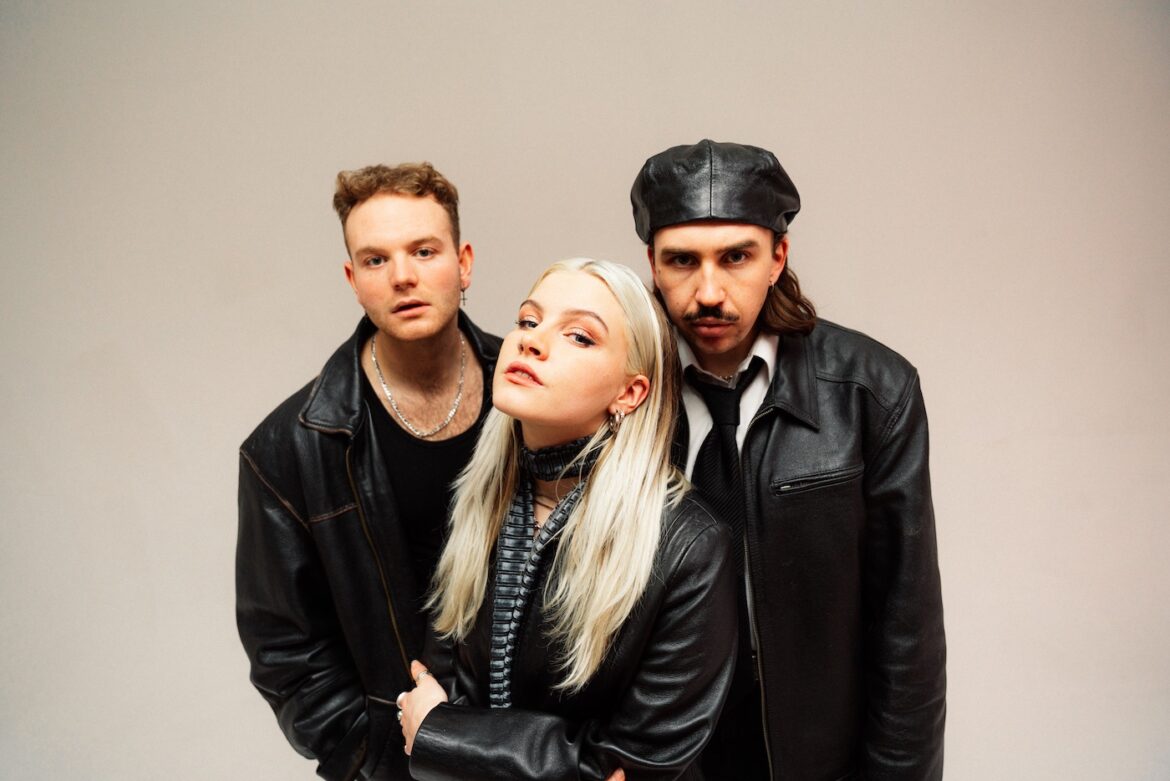 swim school "duality" © Rory Barnes