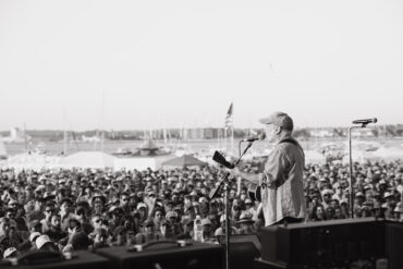 Paul Simon at the 2022 Newport Folk Festival © Rett Rogers