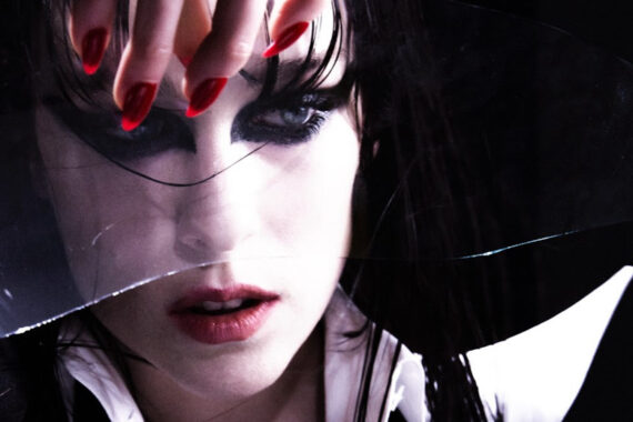 Allie X "Black Eye" © Marcus Cooper