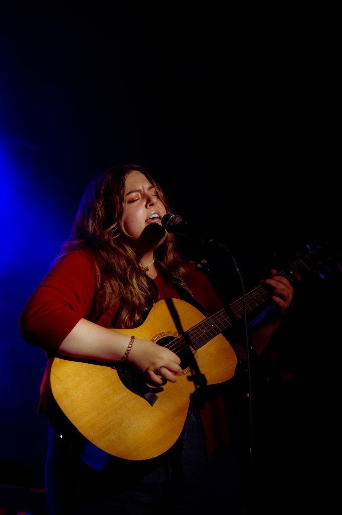 Sophie Holohan plays live © Kirsten Newbrough