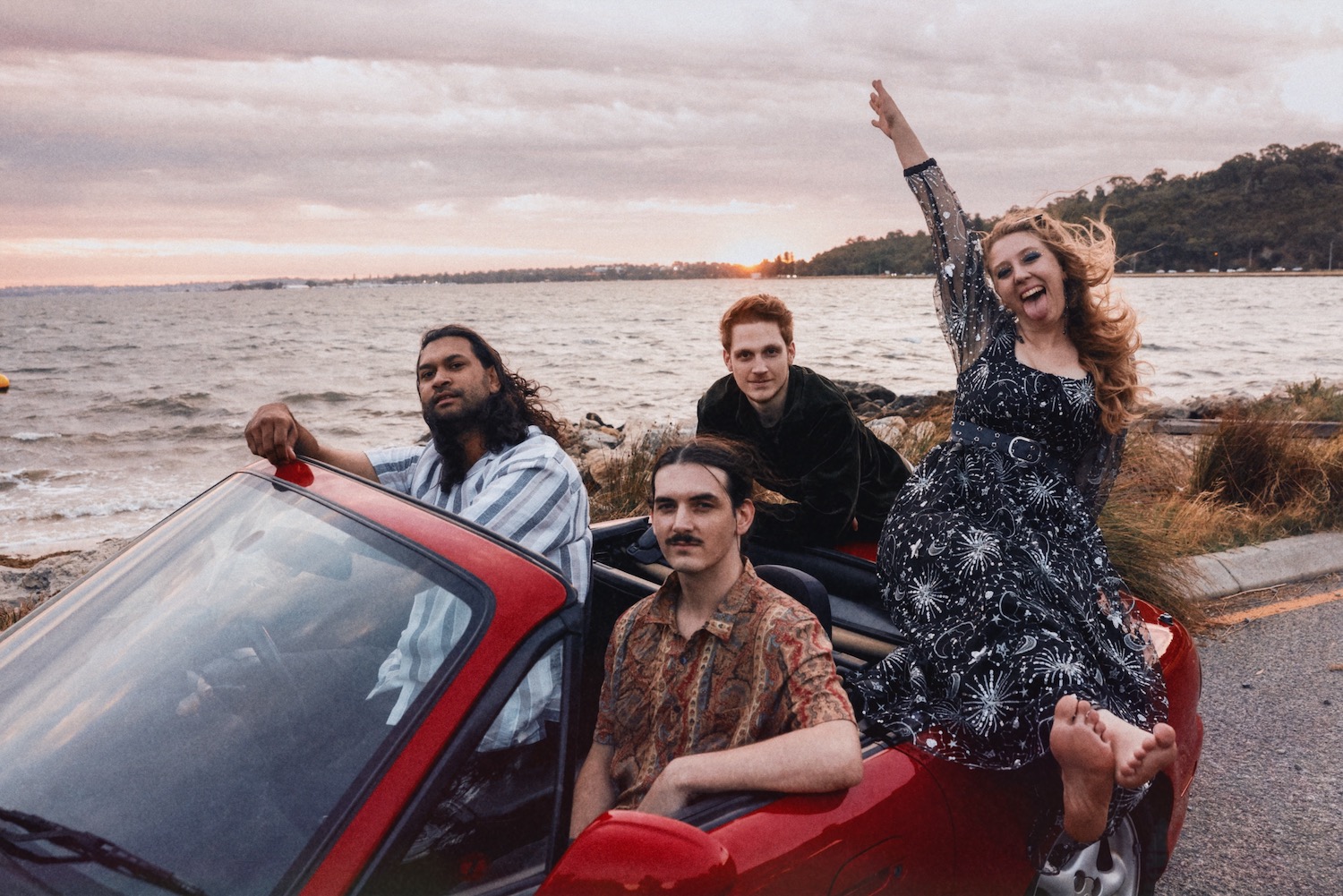 Joan & The Giants © 2024