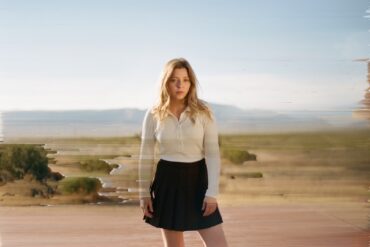 Jade Bird "Burn the Hard Drive" © Aries Moross