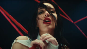 The Mysterines "Stray"