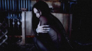 Maggie Lindemann 'HEADSPLIT' © Samantha Simmons