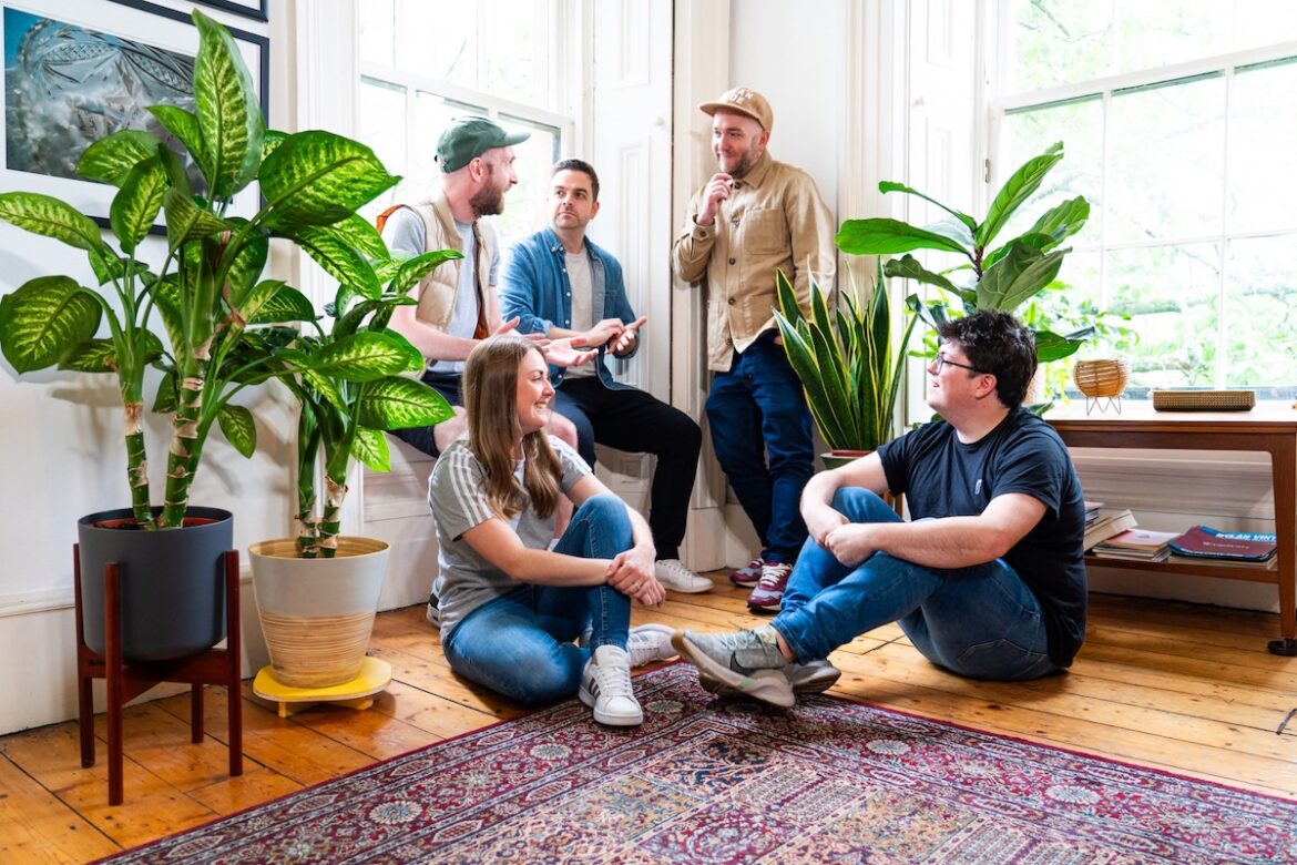 wojtek the bear © Chris Hogge