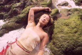 Vicky Farewell © Robb Klassen