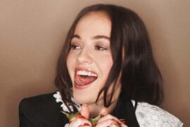 Bea and her Business 'Me vs. Me' © Lewis Vorn