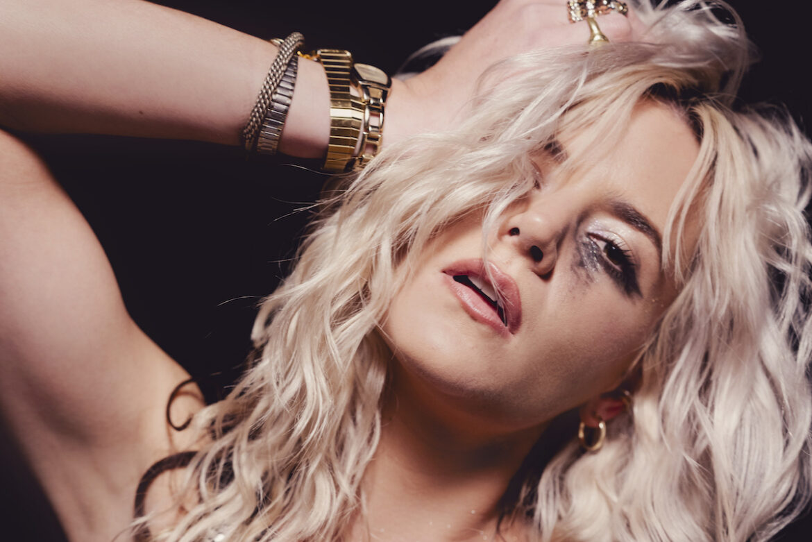 FELICITY’S “THERE’S BEEN A LOT GOING ON” CHANNELS BURNOUT & EXHAUSTION INTO DREAMY, SOUL-STIRRING FINESSE