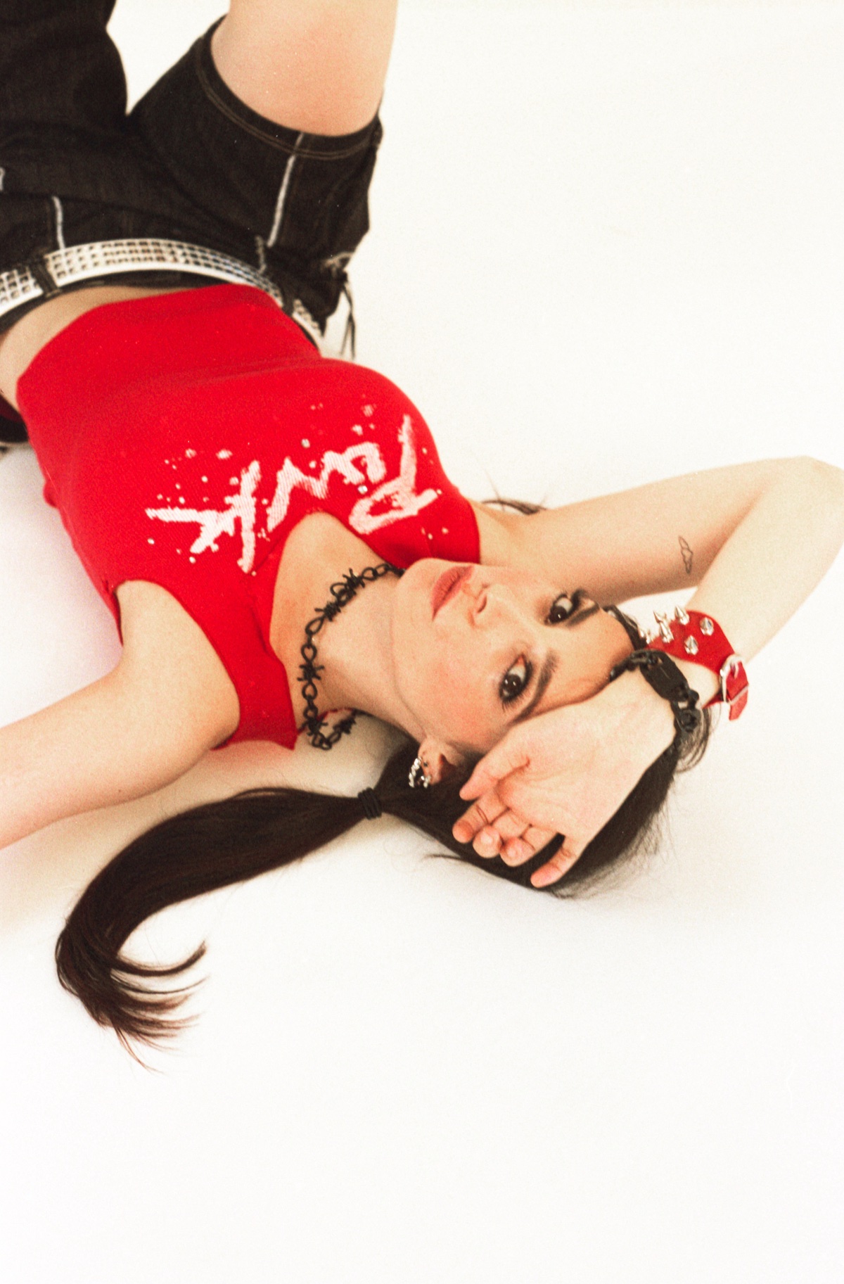 LØLØ 'falling for robots & wishing i was one' © Steph Verschuren