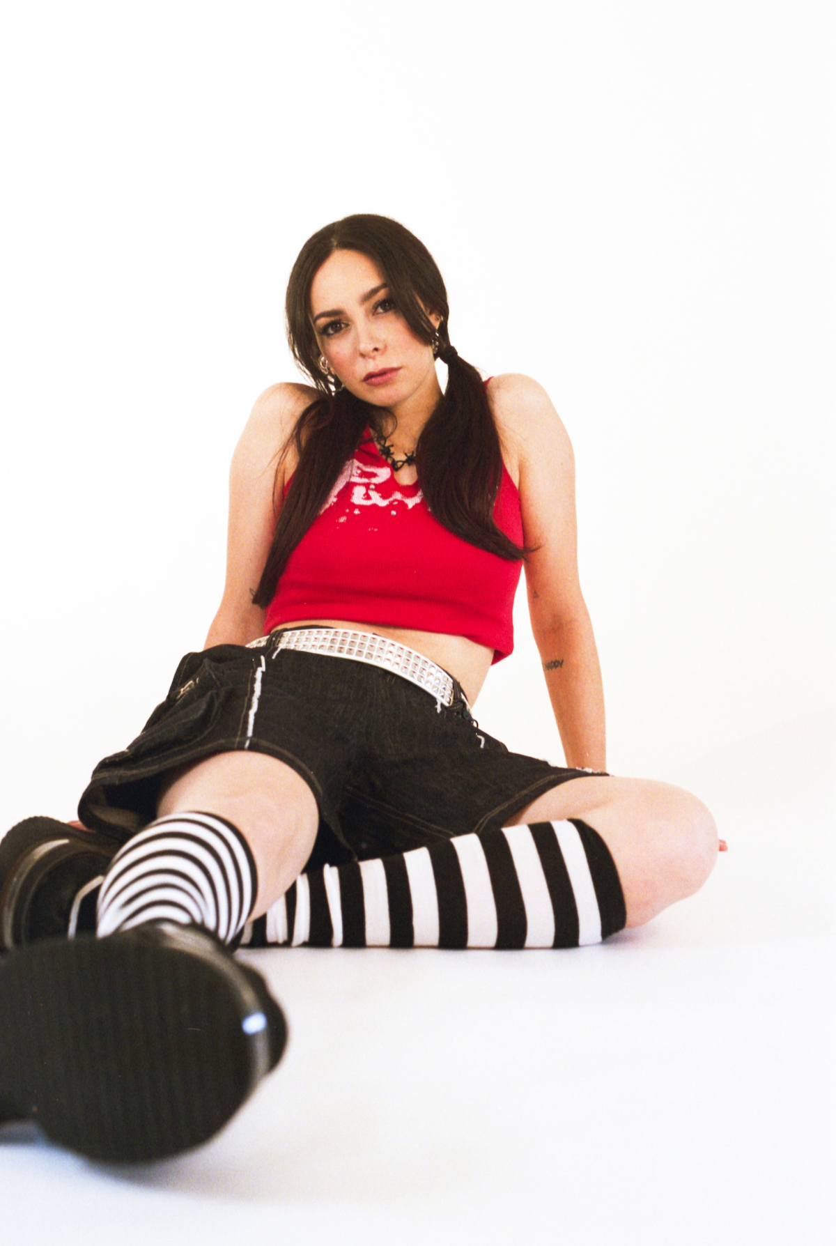 LØLØ 'falling for robots & wishing i was one' © Steph Verschuren