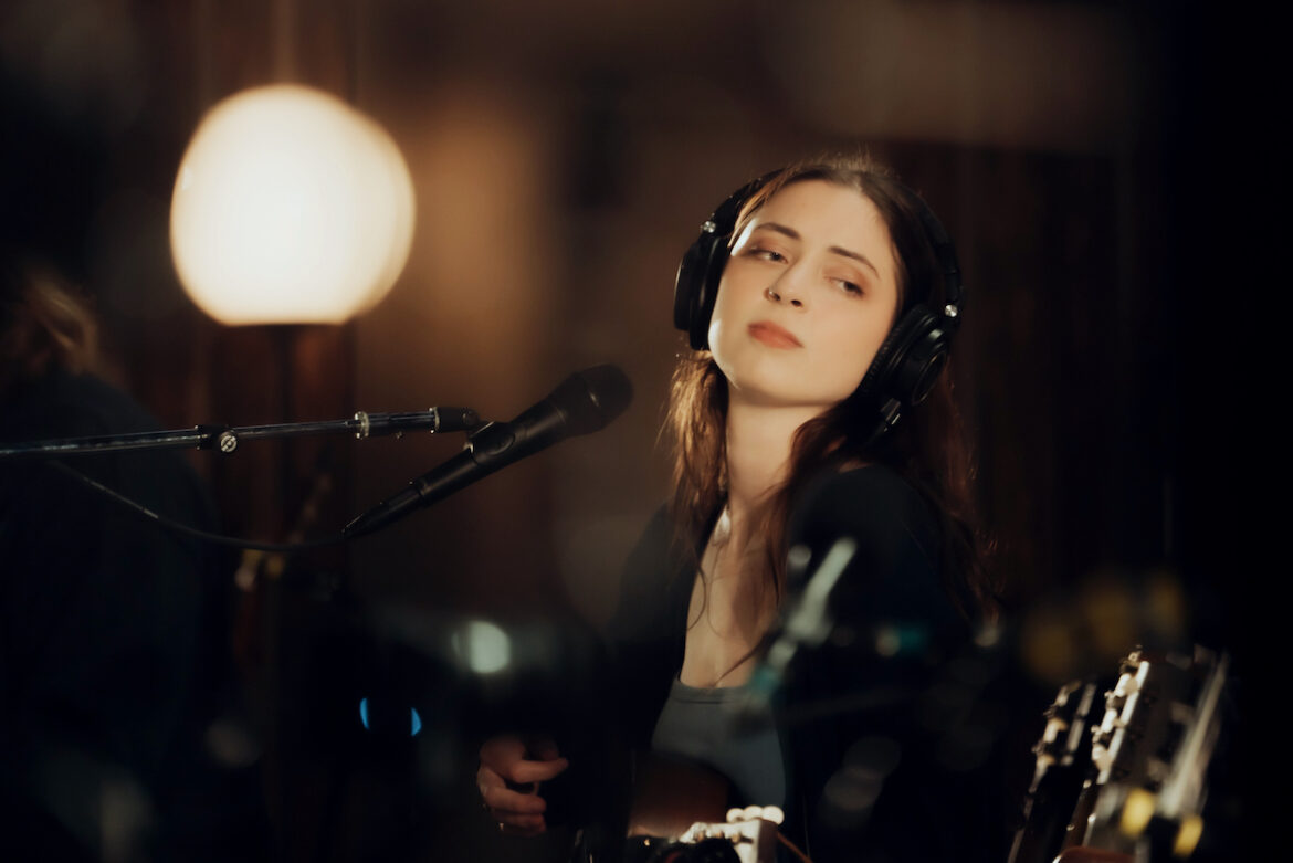 Lizzy McAlpine © Deanie Chen