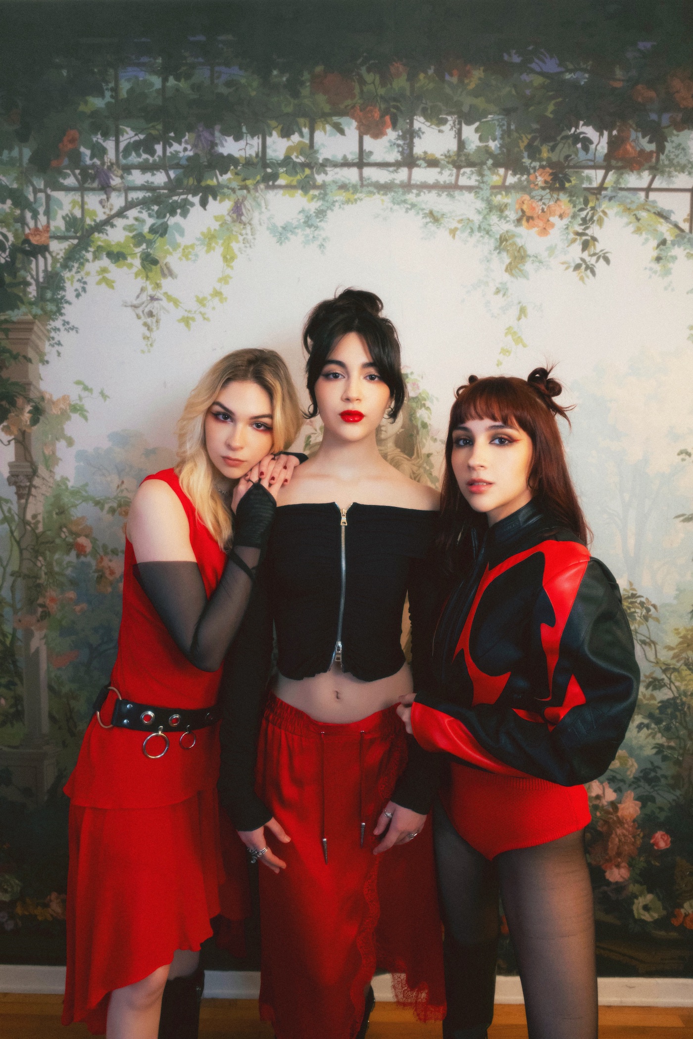 The Warning 'Keep Me Fed' © Danielle Ernst