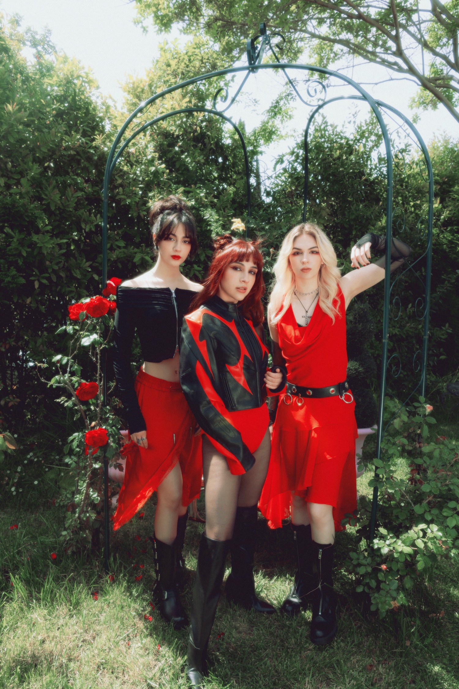 The Warning 'Keep Me Fed' © Danielle Ernst