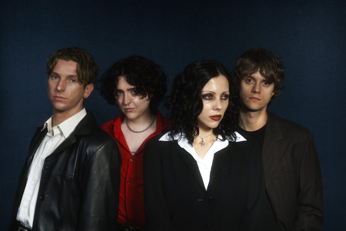 Pale Waves 'Smitten' © Kelsi Luck