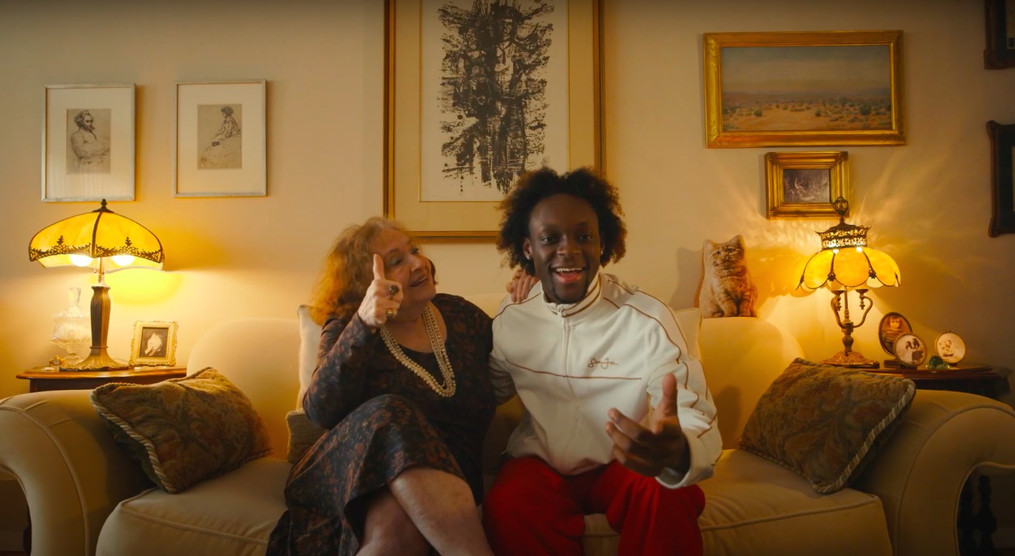 Gosha Guppy "911 (Sex Through WhatsApp)" © Milo Hume