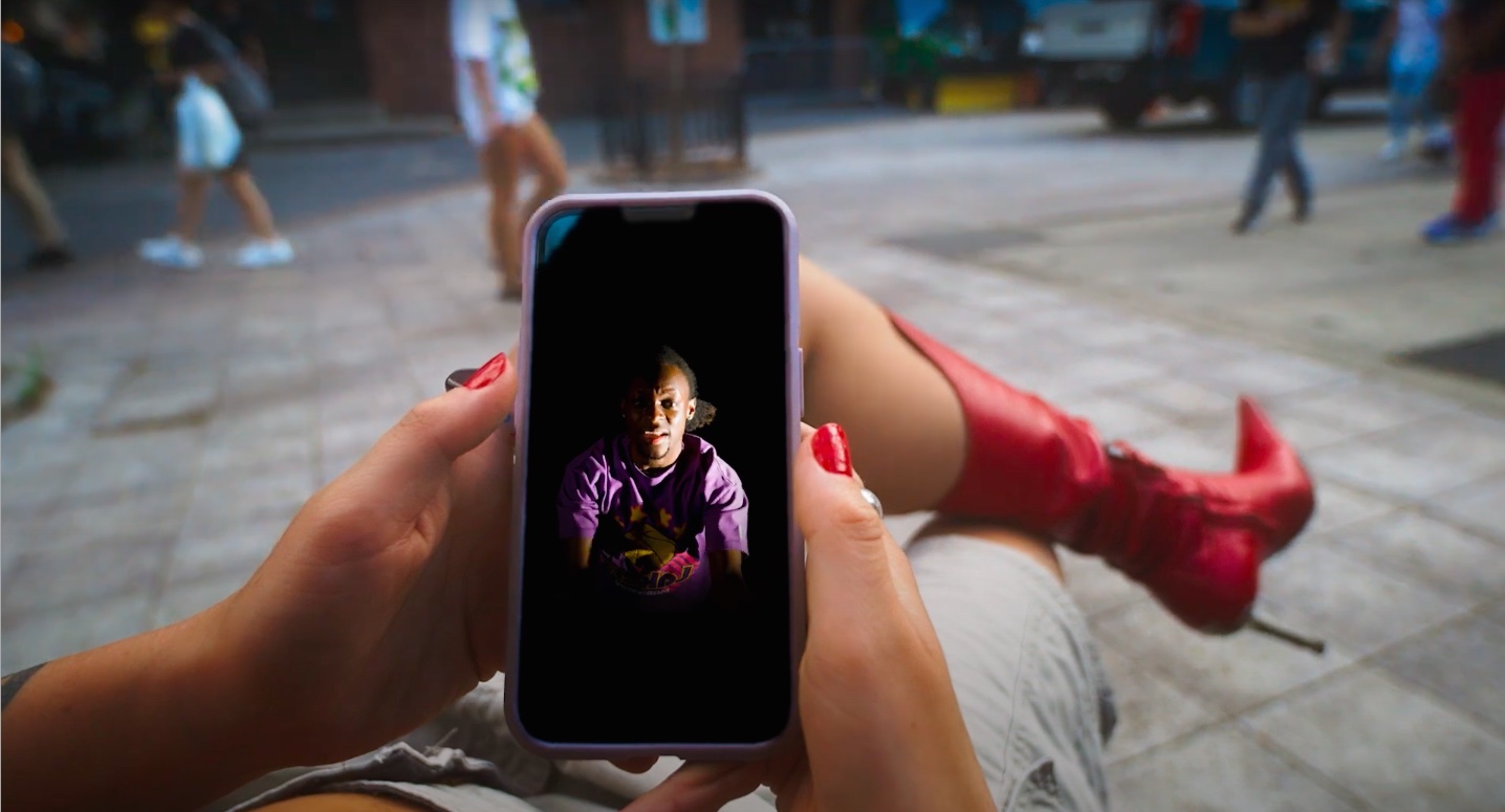 Gosha Guppy "911 (Sex Through WhatsApp)" © Milo Hume