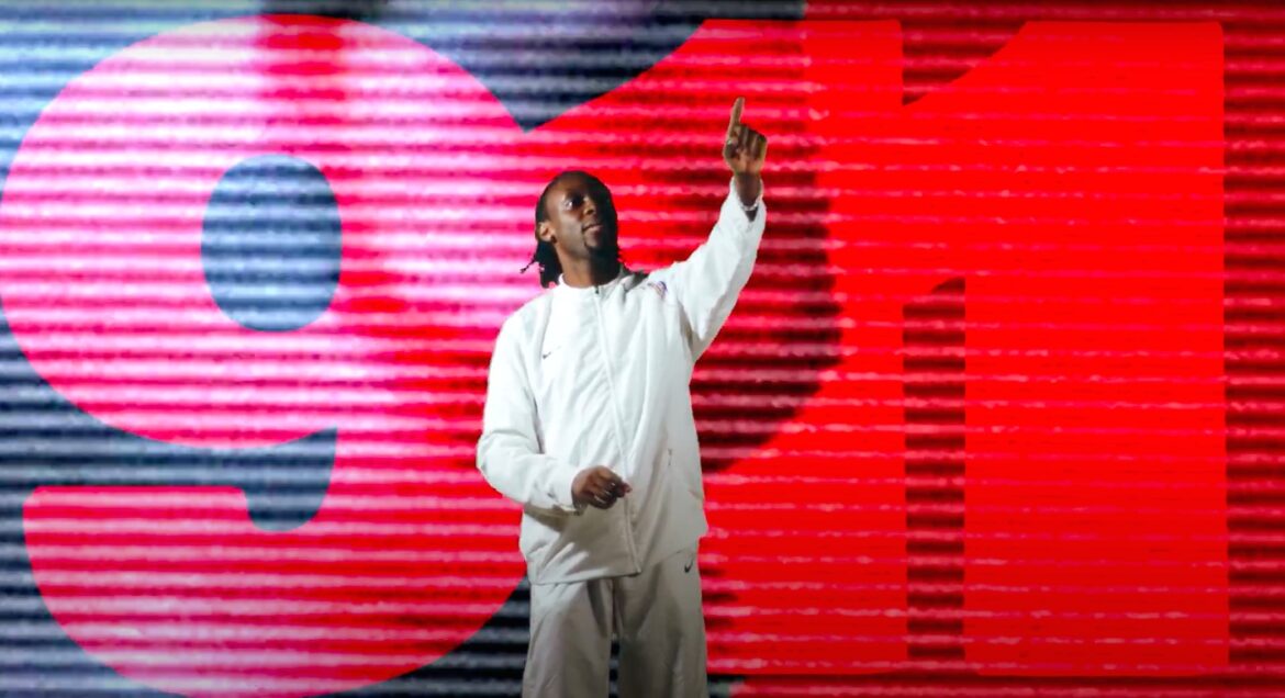 Gosha Guppy "911 (Sex Through WhatsApp)" © Milo Hume