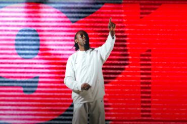 Gosha Guppy "911 (Sex Through WhatsApp)" © Milo Hume