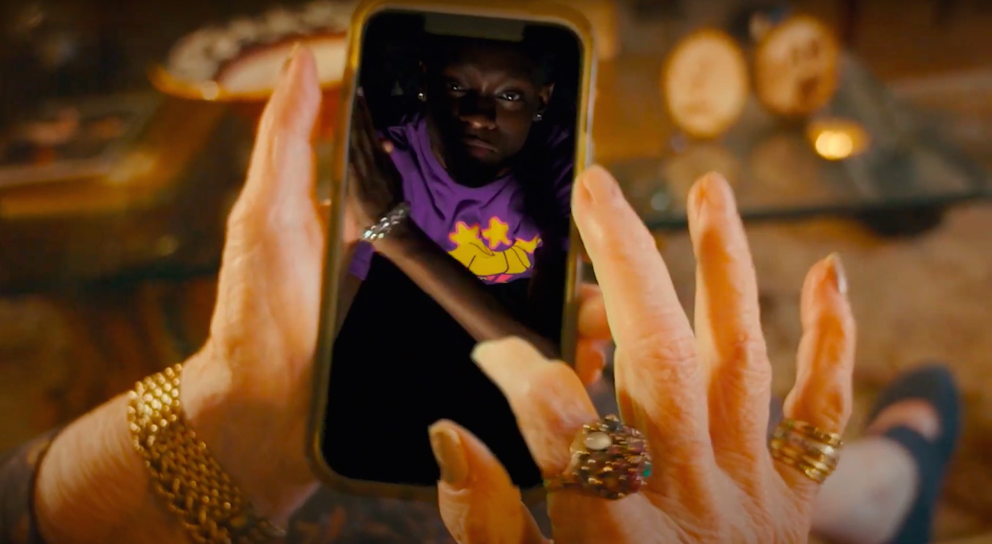 Gosha Guppy "911 (Sex Through WhatsApp)" © Milo Hume