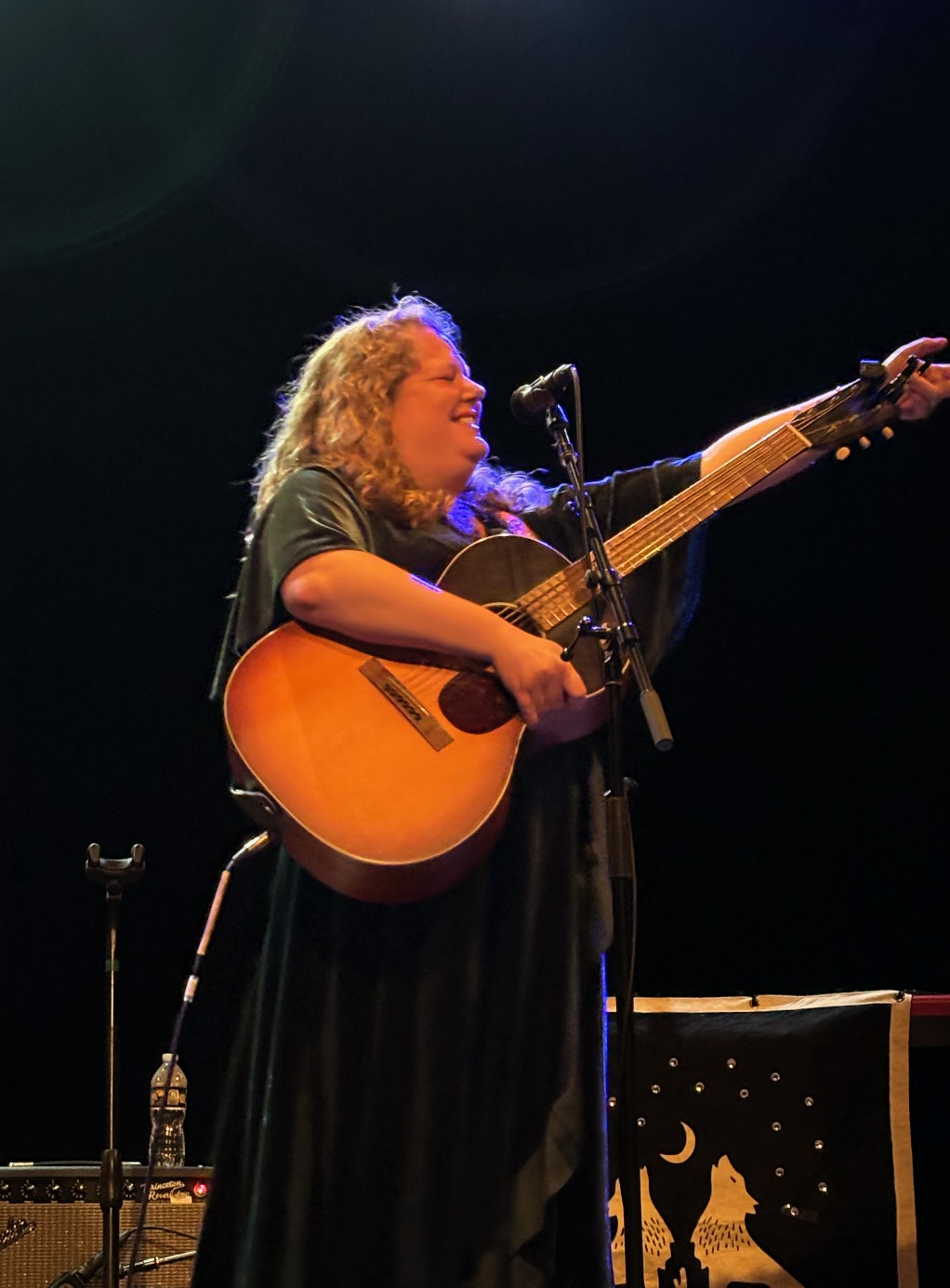 Brittany Ann Tranbaugh tunes up © Aidan Moyer